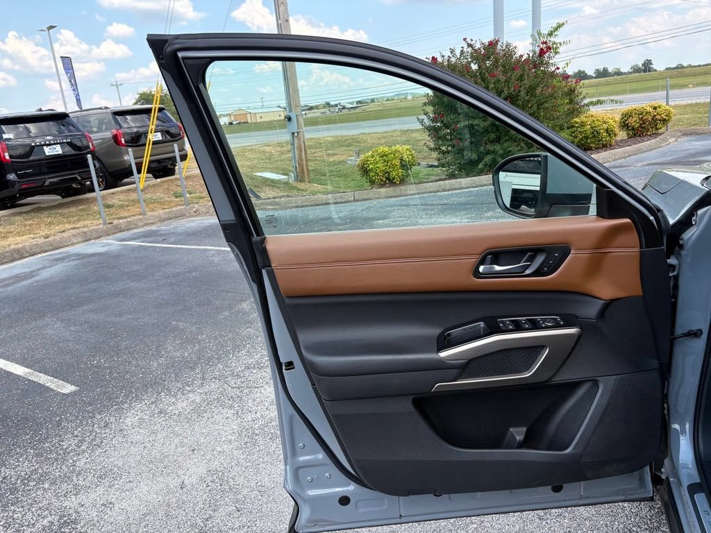 Used 2023 Nissan Pathfinder Platinum w/ Cargo Package AWD/4WD image 27