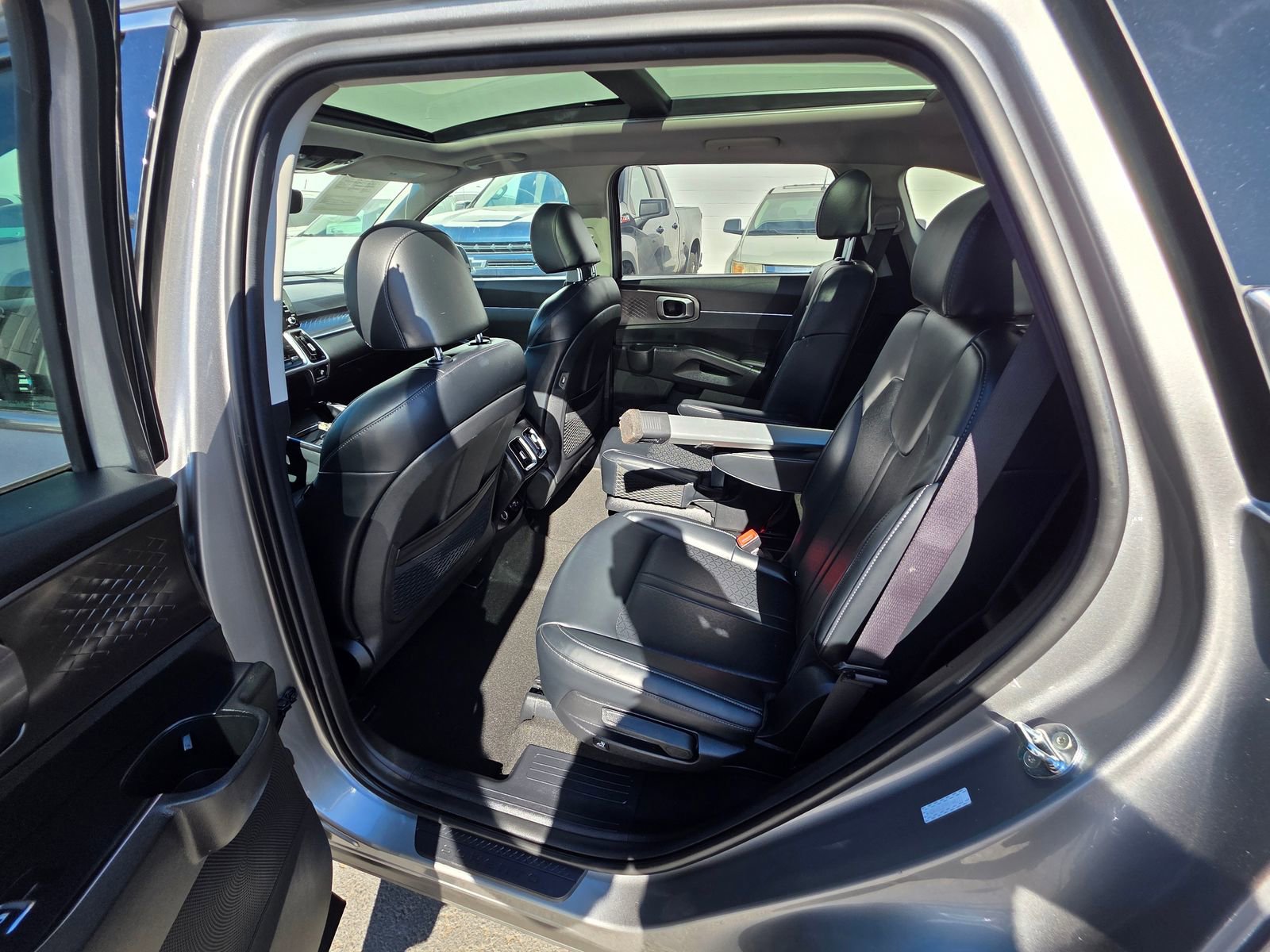 Used 2023 Kia Sorento EX w/ Panoramic Sunroof Package AWD/4WD image 13