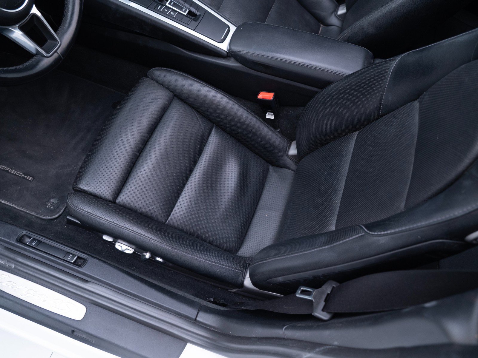 Certified 2019 Porsche 911 Targa 4S AWD/4WD image 17
