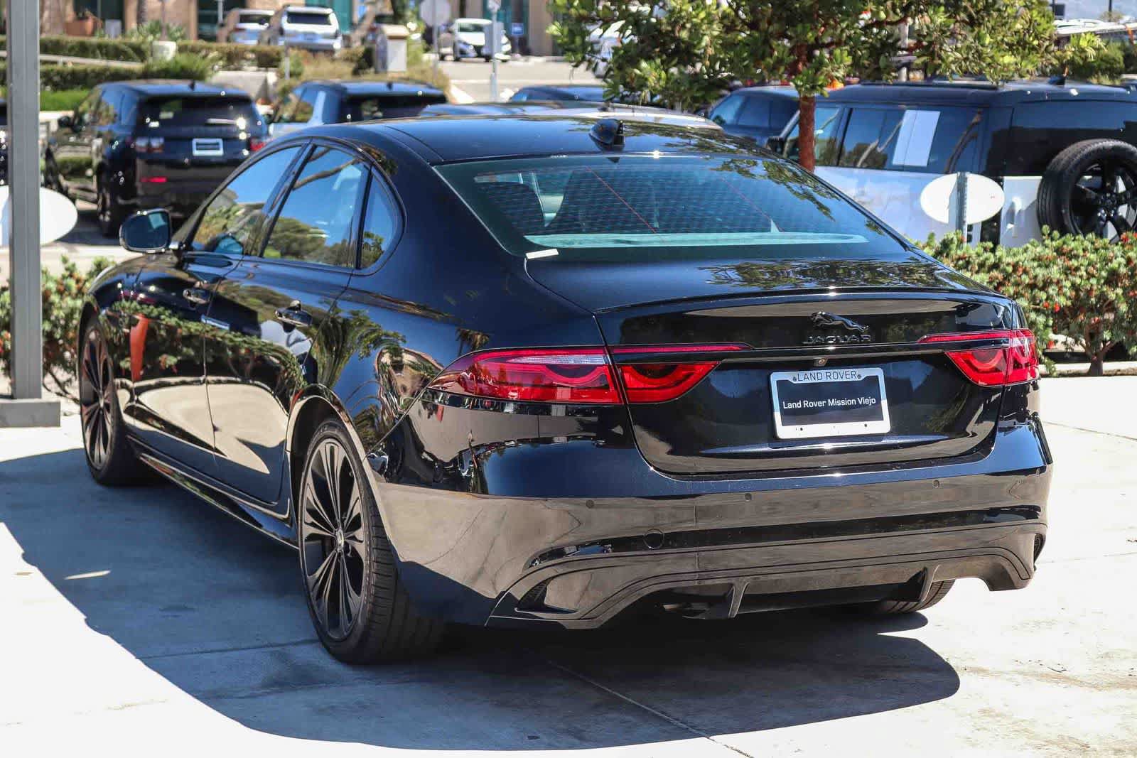 Used 2024 Jaguar XF R-Dynamic SE RWD image 4