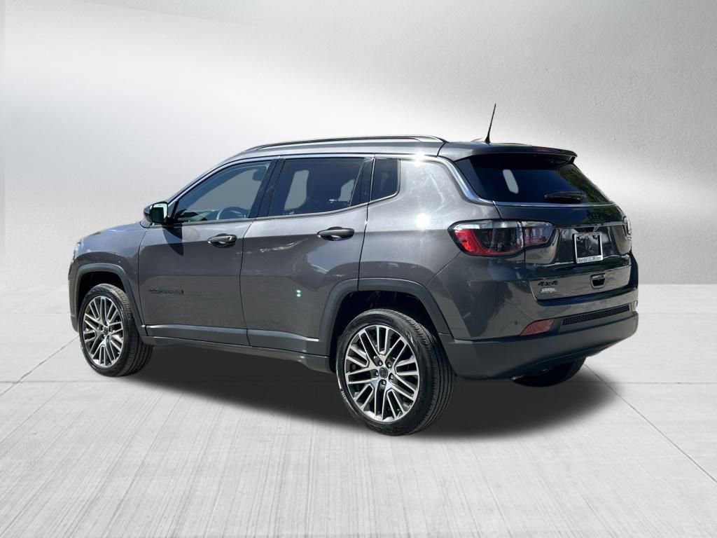 Used 2024 Jeep Compass Latitude image 7