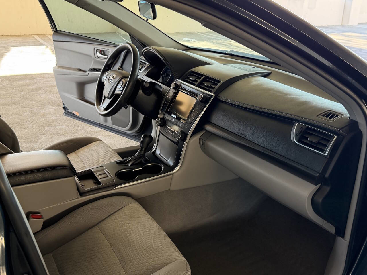 Used 2017 Toyota Camry XLE image 22