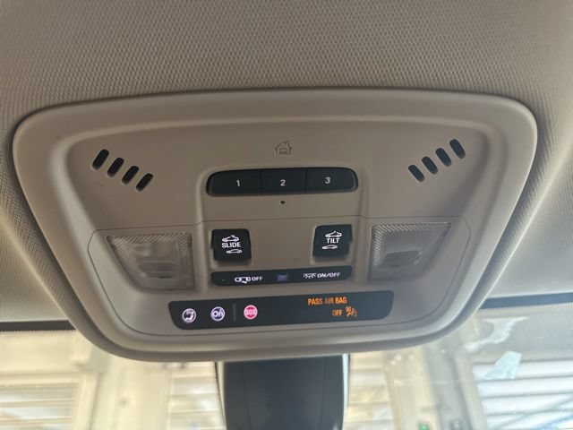 Used 2020 Chevrolet Traverse Premier w/ Redline Edition AWD/4WD image 18