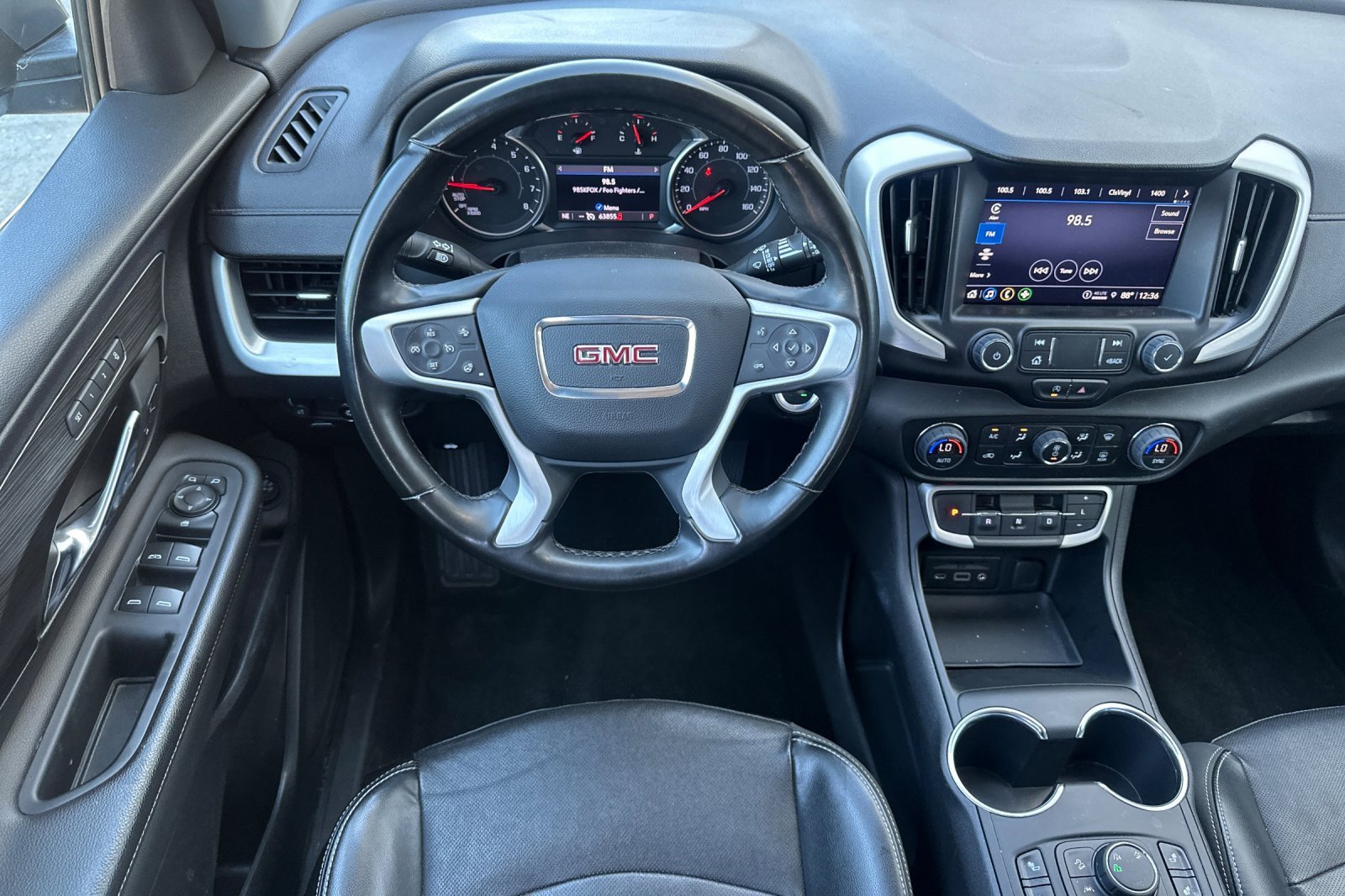 Used 2023 GMC Terrain SLT image 16