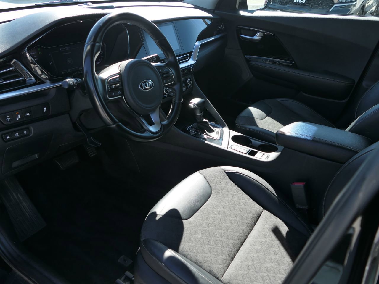 Used 2020 Kia Niro EX image 12