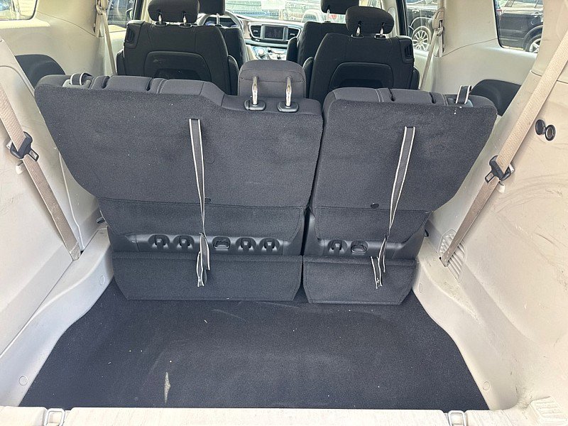 Used 2022 Chrysler Voyager LX image 13