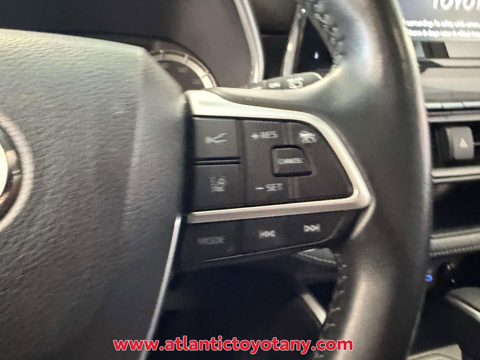 Used 2022 Toyota Highlander XLE image 25