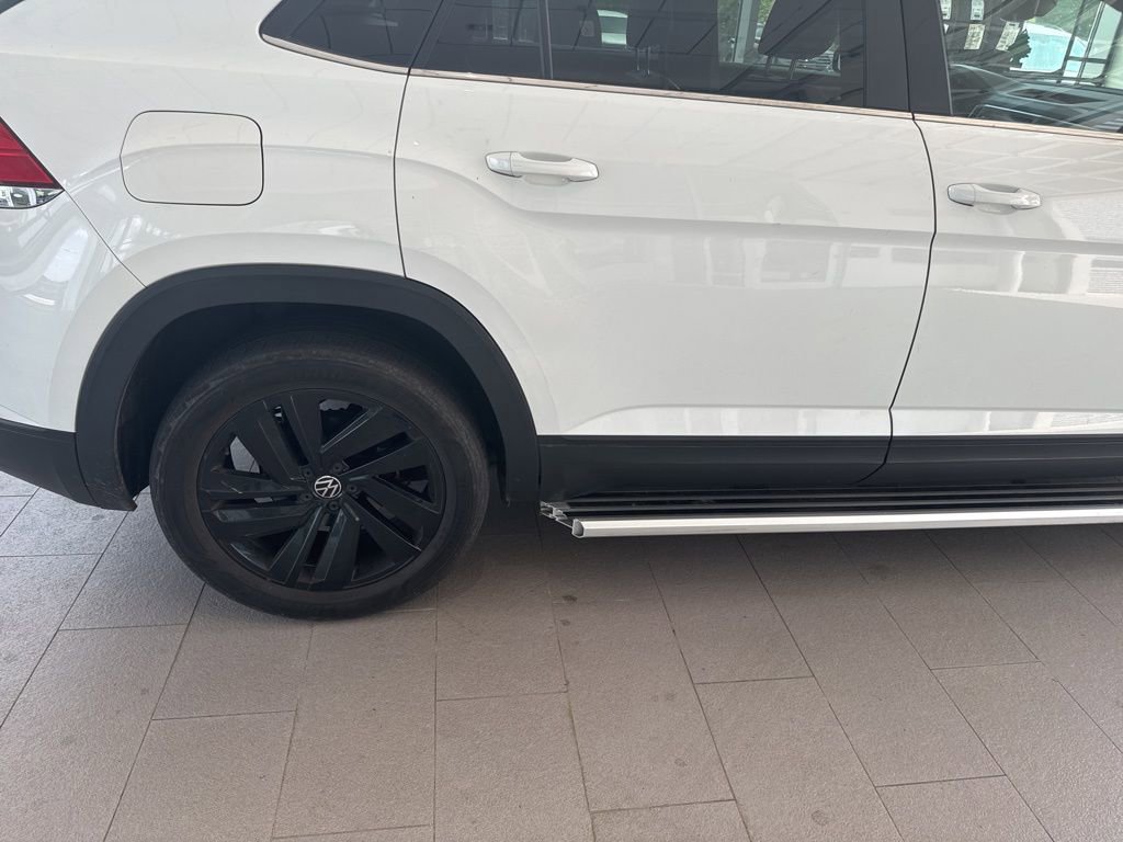 Used 2021 Volkswagen Atlas Cross Sport SE FWD image 9