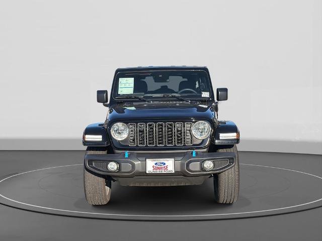 Used 2024 Jeep Wrangler Unlimited image 3