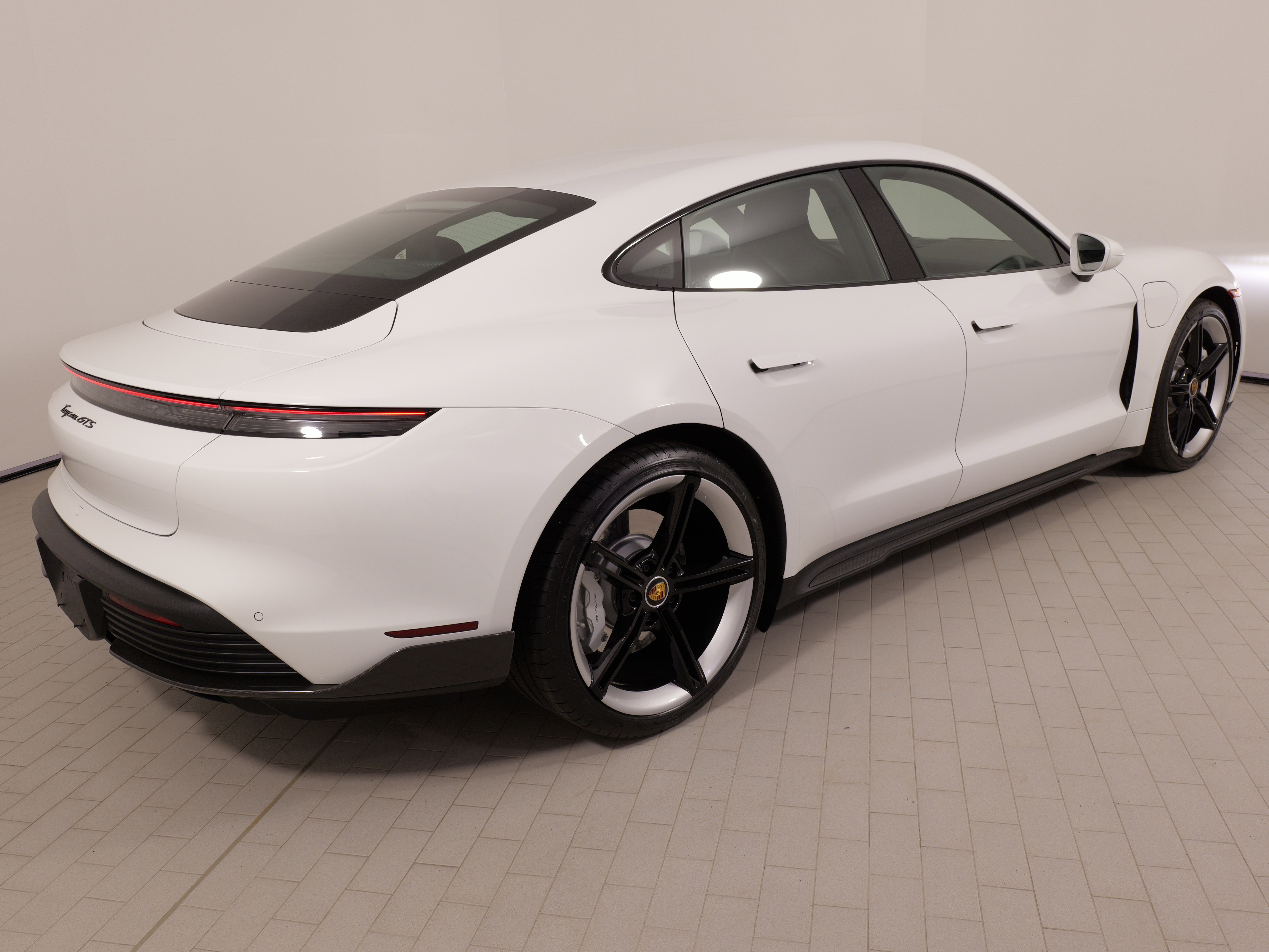 Used 2023 Porsche Taycan GTS image 11