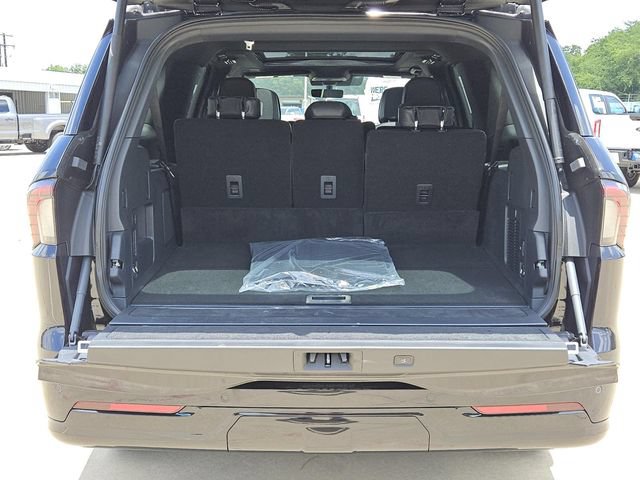 New 2026 Lincoln Navigator L Reserve w/ Jet Appearance Package AWD/4WD image 9