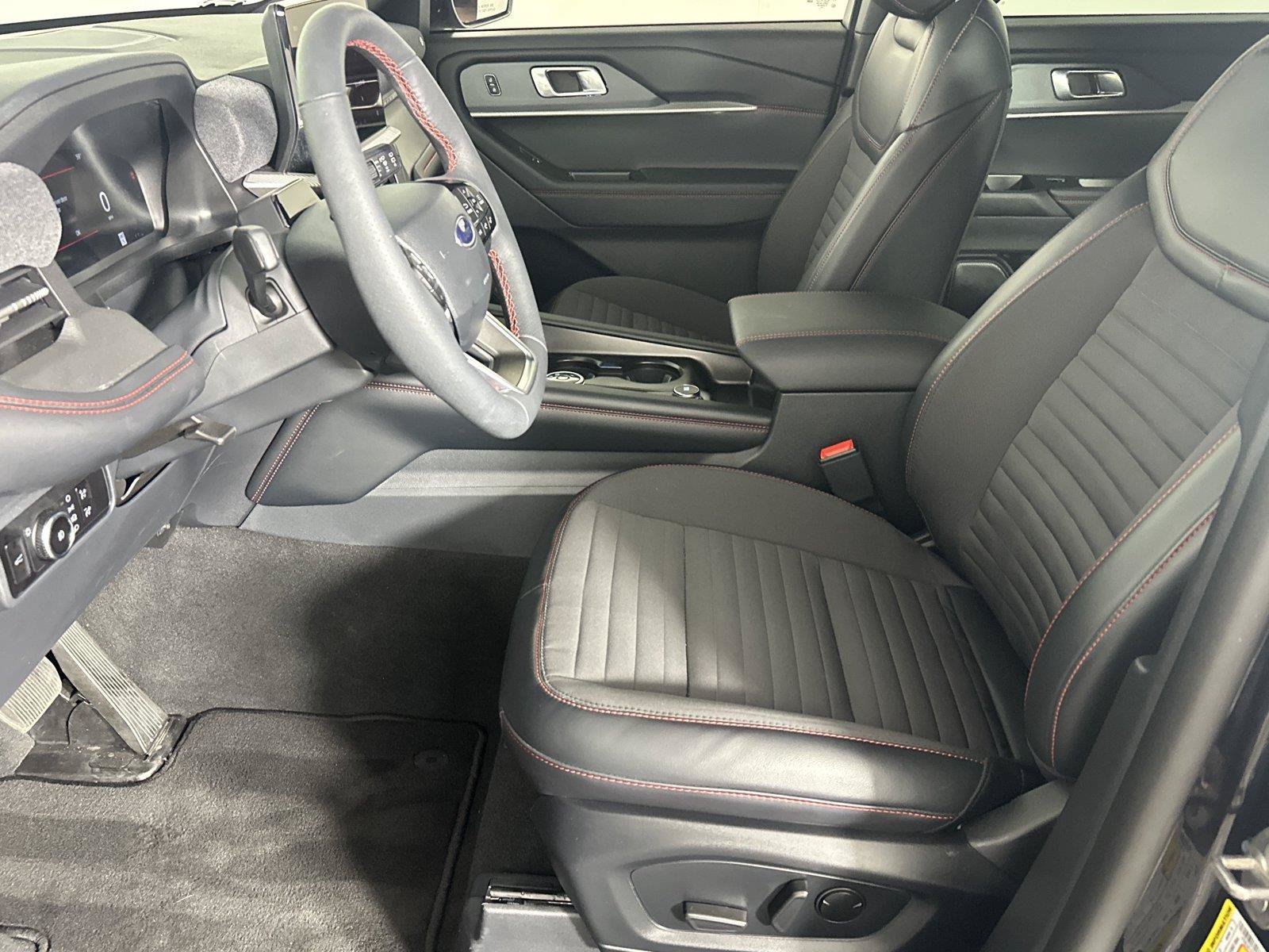 Used 2026 Ford Explorer ST-Line w/ Premium Package RWD image 9