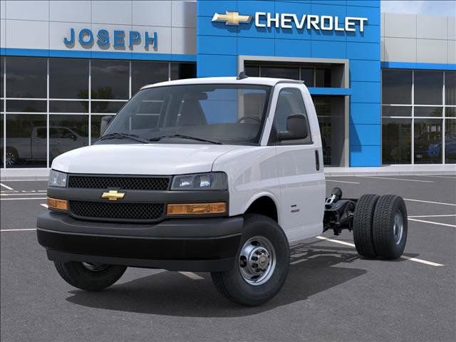 New 2025 Chevrolet Express 3500 w/ Driver Convenience Package image 6