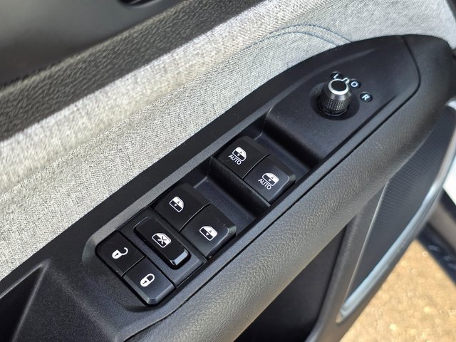 Used 2024 Jeep Compass Latitude image 21