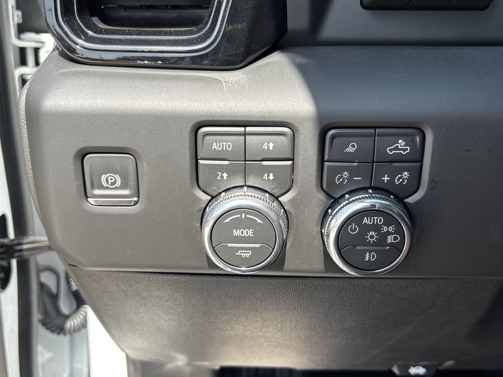 Used 2026 GMC Sierra 2500 AT4 w/ AT4 Premium Plus Package AWD/4WD image 21