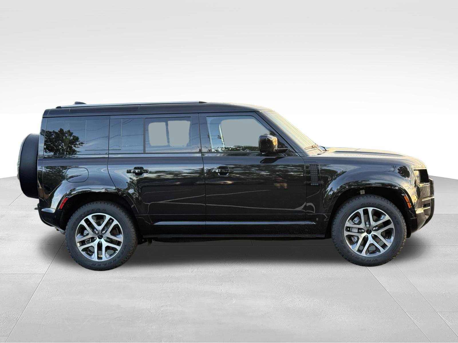 New 2026 Land Rover Defender 110 X-Dynamic SE AWD/4WD image 7