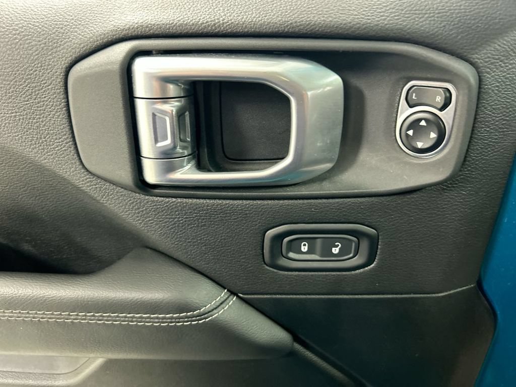 Used 2020 Jeep Wrangler Unlimited Sahara w/ LED Lighting Group AWD/4WD image 11