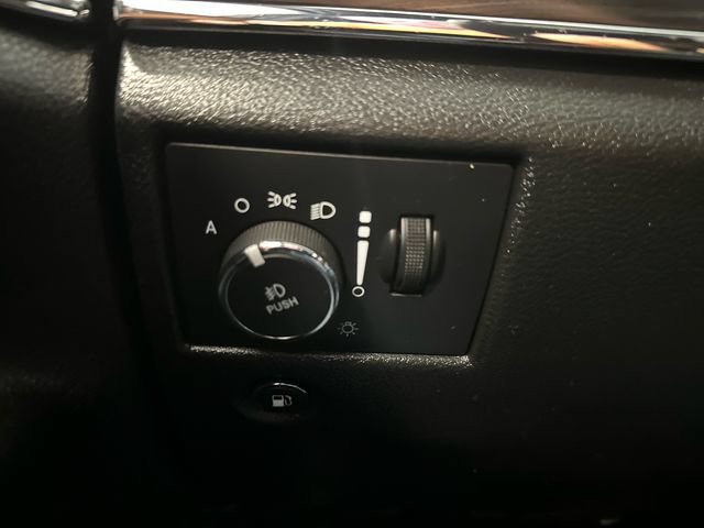 Used 2022 Jeep Grand Cherokee Limited AWD/4WD image 26