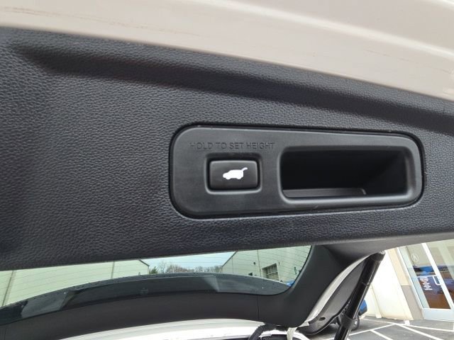 Used 2023 Acura MDX SH-AWD w/ Advance Package image 11