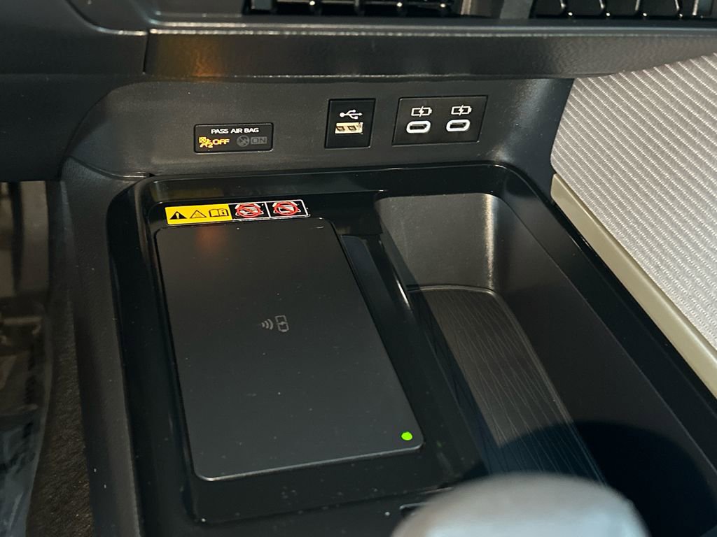 Used 2025 Toyota Camry SE w/ Multimedia Upgrade Package image 26