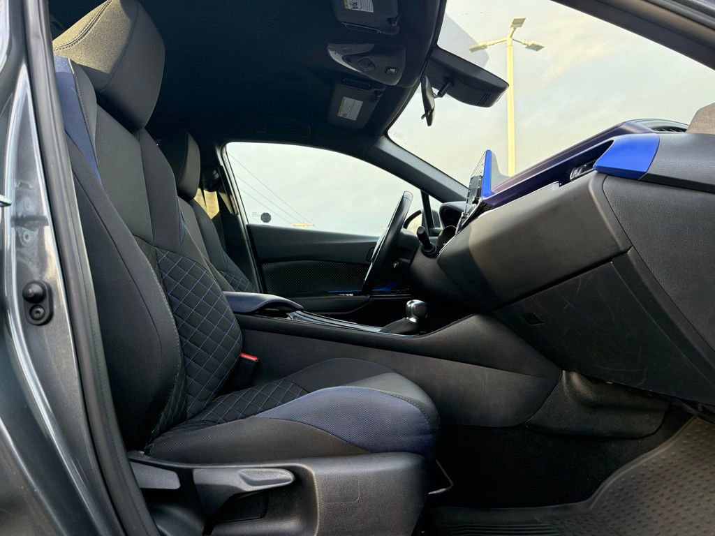 Certified 2022 Toyota C-HR XLE image 21
