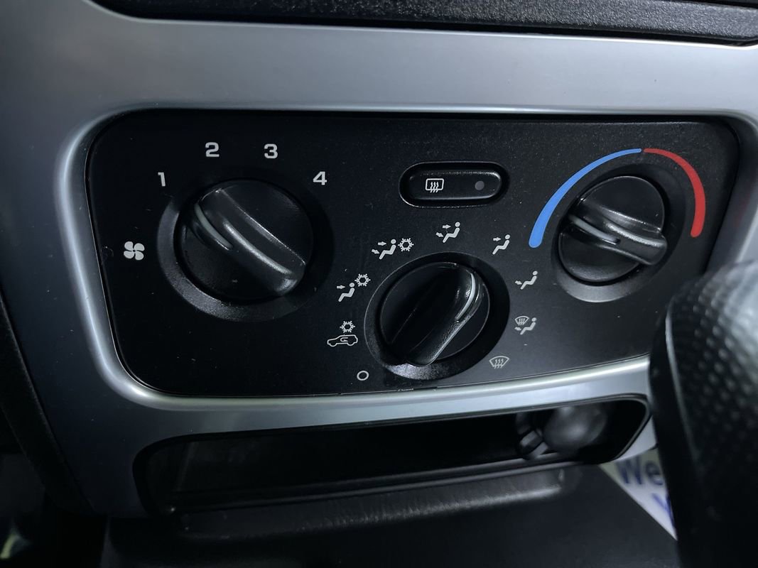 Used 2003 Jeep Liberty Limited image 22