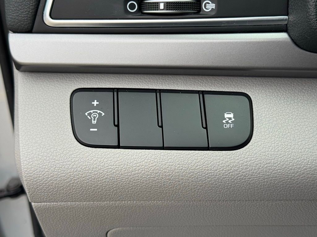 Used 2017 Hyundai Elantra SE FWD image 29