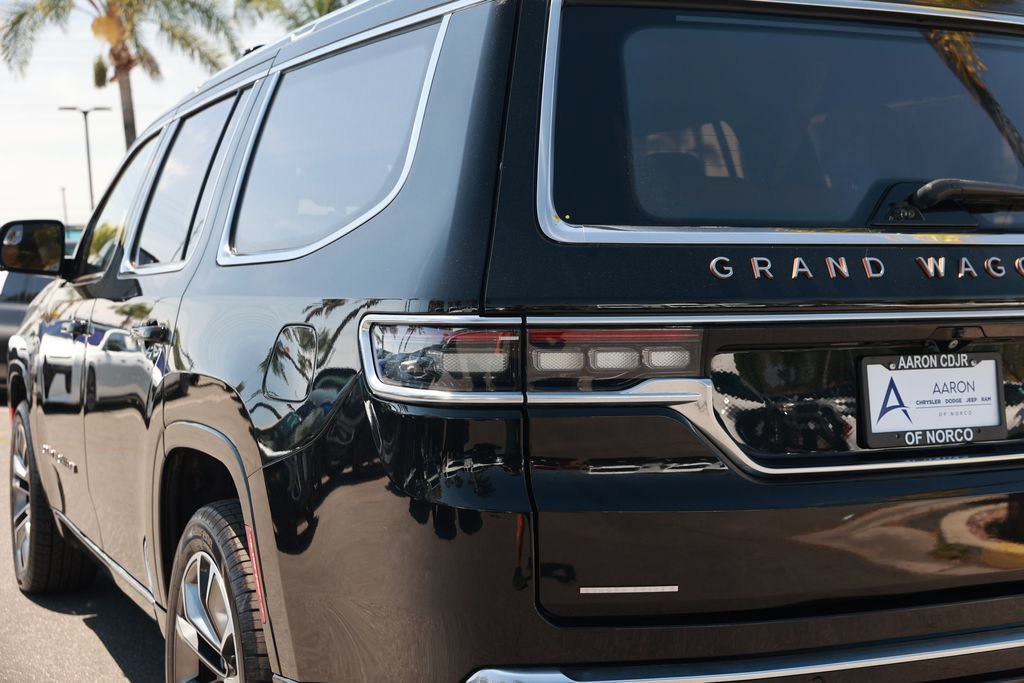 Used 2022 Jeep Grand Wagoneer Series III AWD/4WD image 13