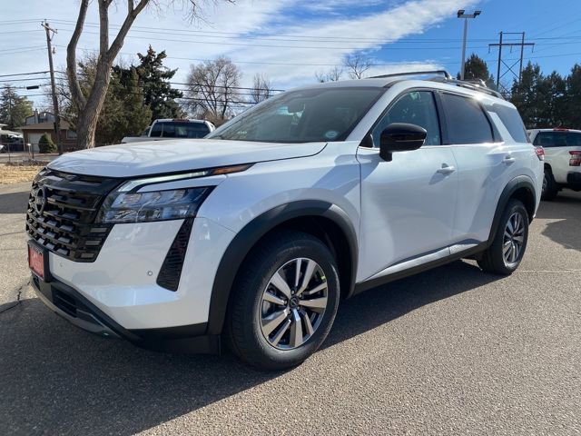 New 2026 Nissan Pathfinder SL image 1