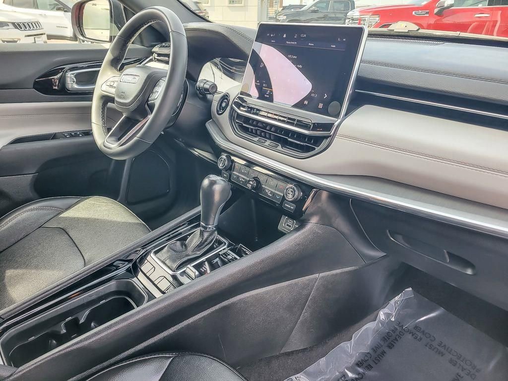 Used 2023 Jeep Compass Limited image 24