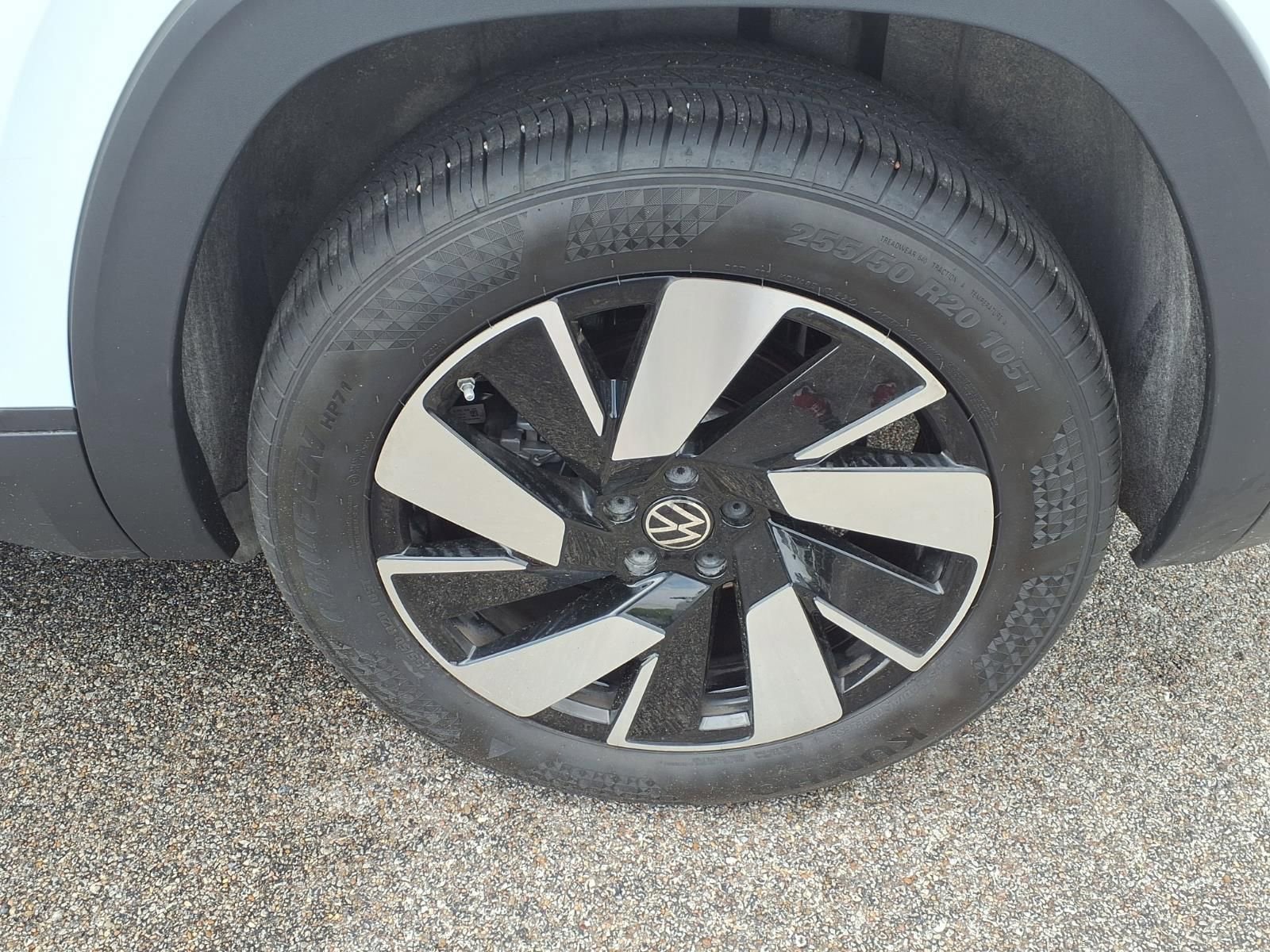 Used 2025 Volkswagen Atlas Cross Sport SE image 25