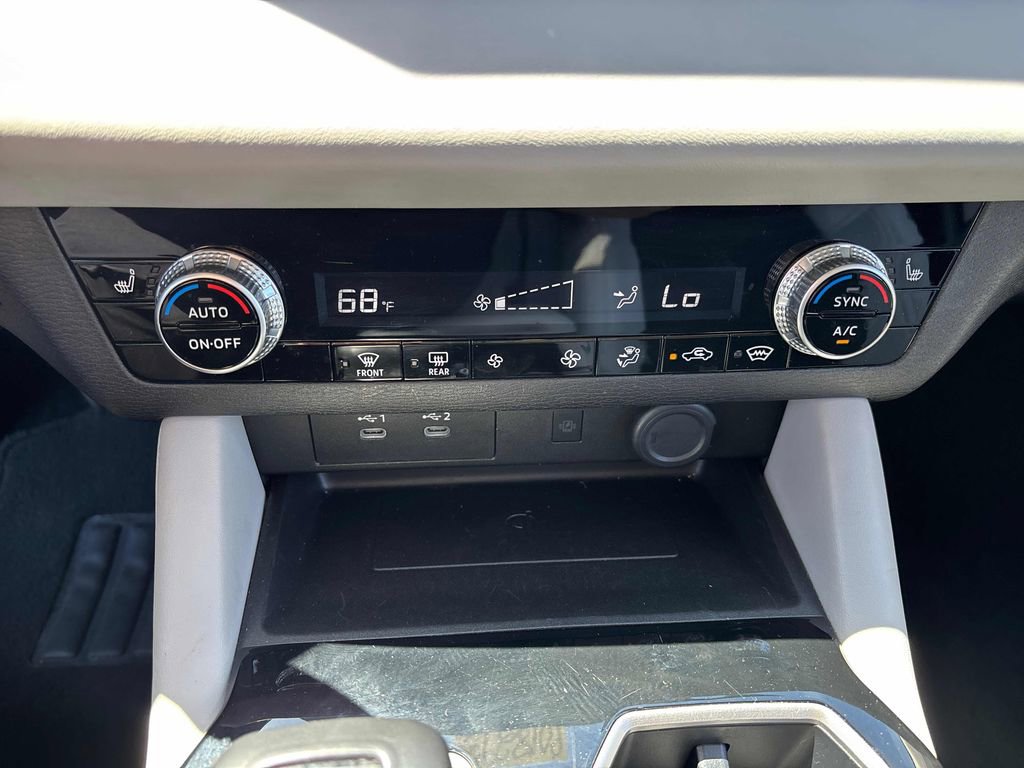 Used 2025 Mitsubishi Outlander SE AWD/4WD image 24