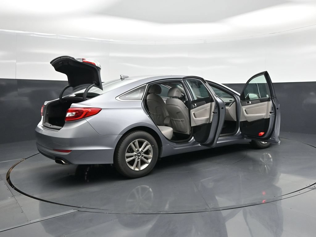 Used 2015 Hyundai Sonata SE w/ Option Group 09 FWD image 5