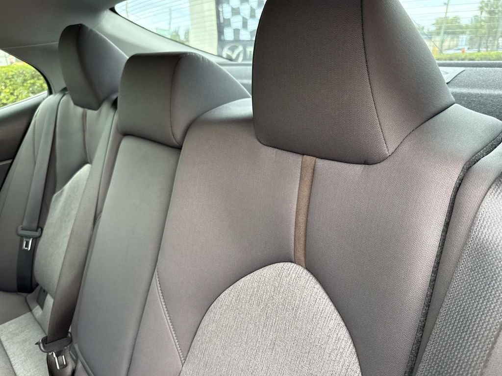 Used 2020 Toyota Camry LE image 15