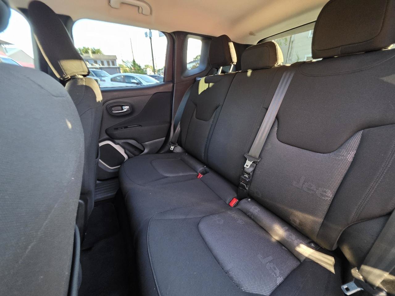 Used 2015 Jeep Renegade Latitude w/ Cold Weather Group AWD/4WD image 29