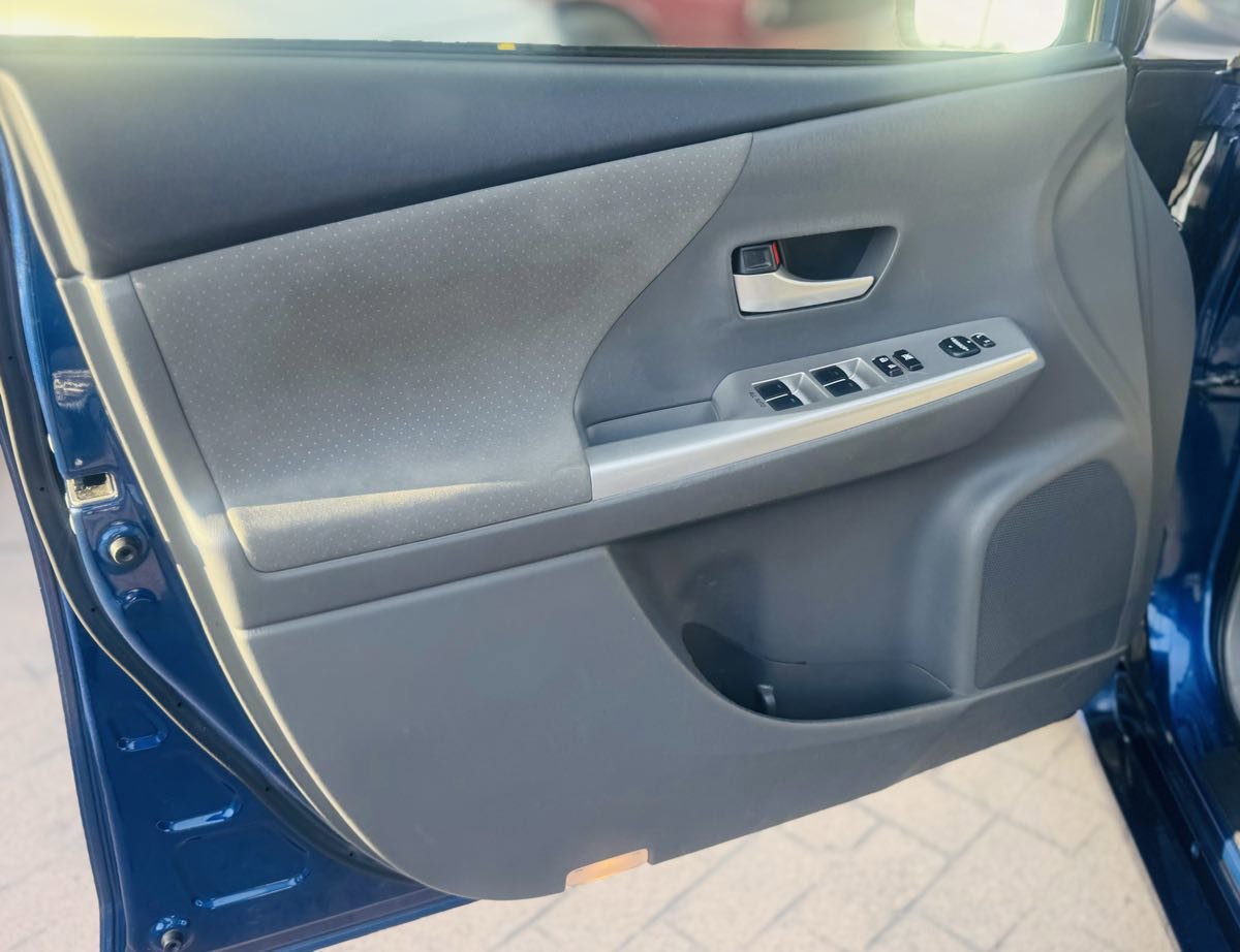 Used 2014 Toyota Prius V Two image 18