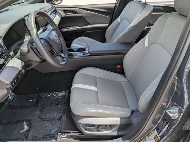 Used 2025 Toyota Camry SE FWD image 16