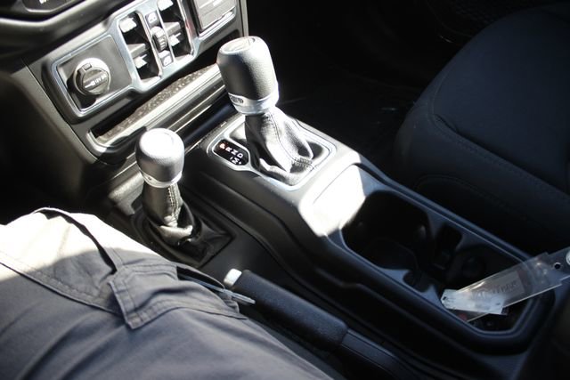 Used 2021 Jeep Gladiator Willys image 10