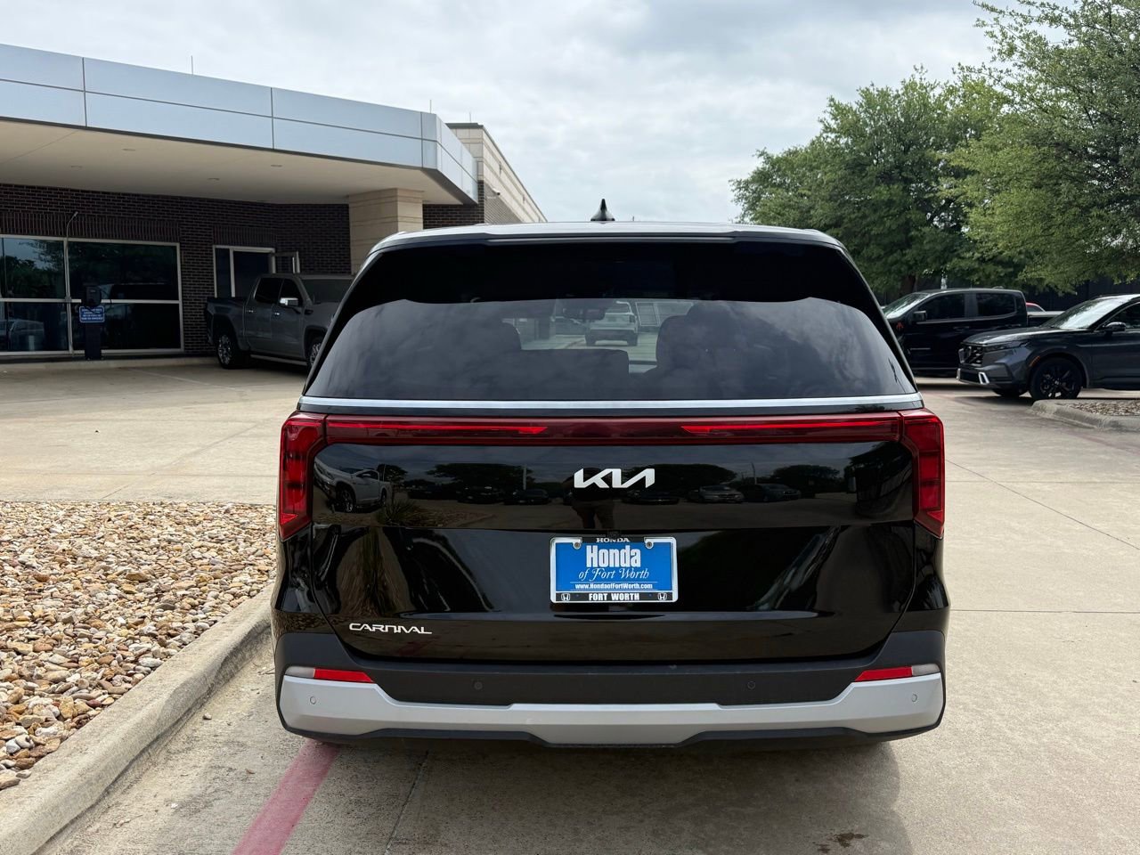 Used 2025 Kia Carnival image 6