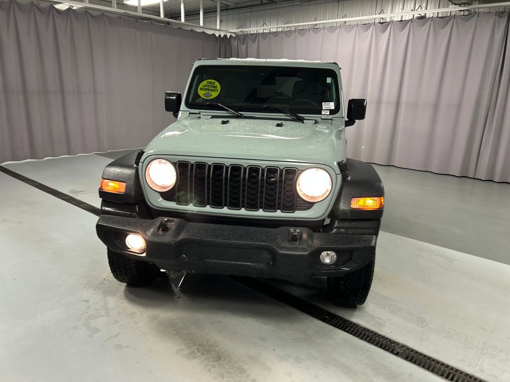Used 2024 Jeep Wrangler Unlimited Sport AWD/4WD image 2
