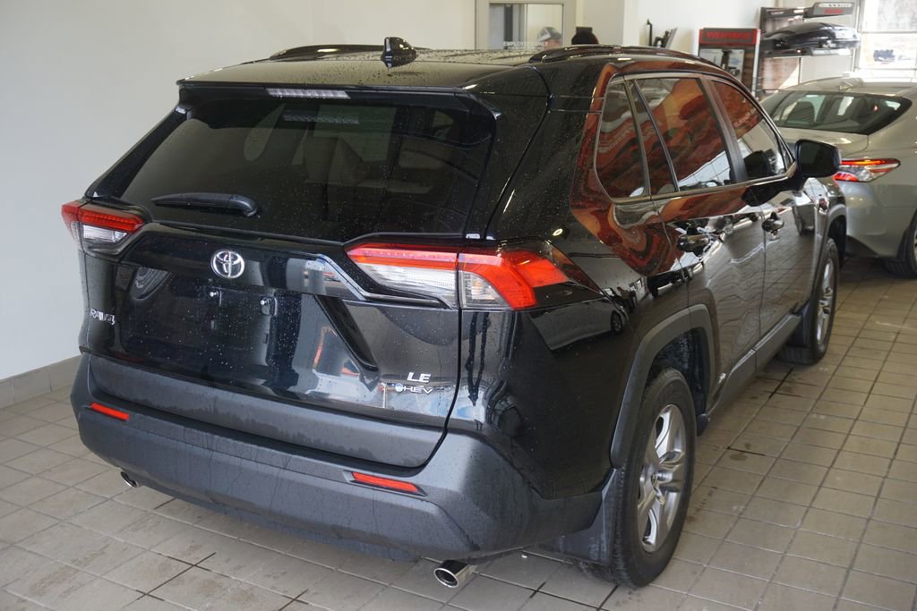 Used 2025 Toyota RAV4 LE image 12