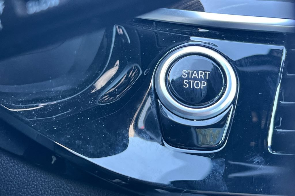 Used 2019 BMW 530e w/ Convenience Package RWD image 24
