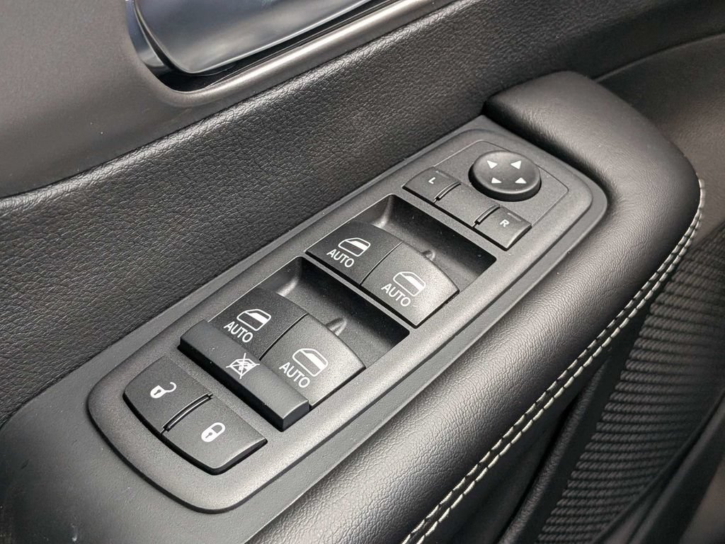 New 2027 Chrysler Pacifica Select w/ Family Tech Group FWD image 29