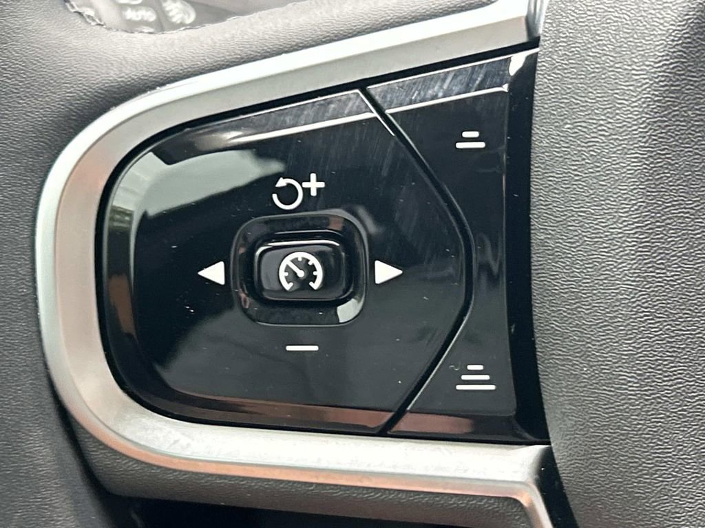 Used 2025 Volvo XC90 B6 Plus w/ Protection Package Premier image 31