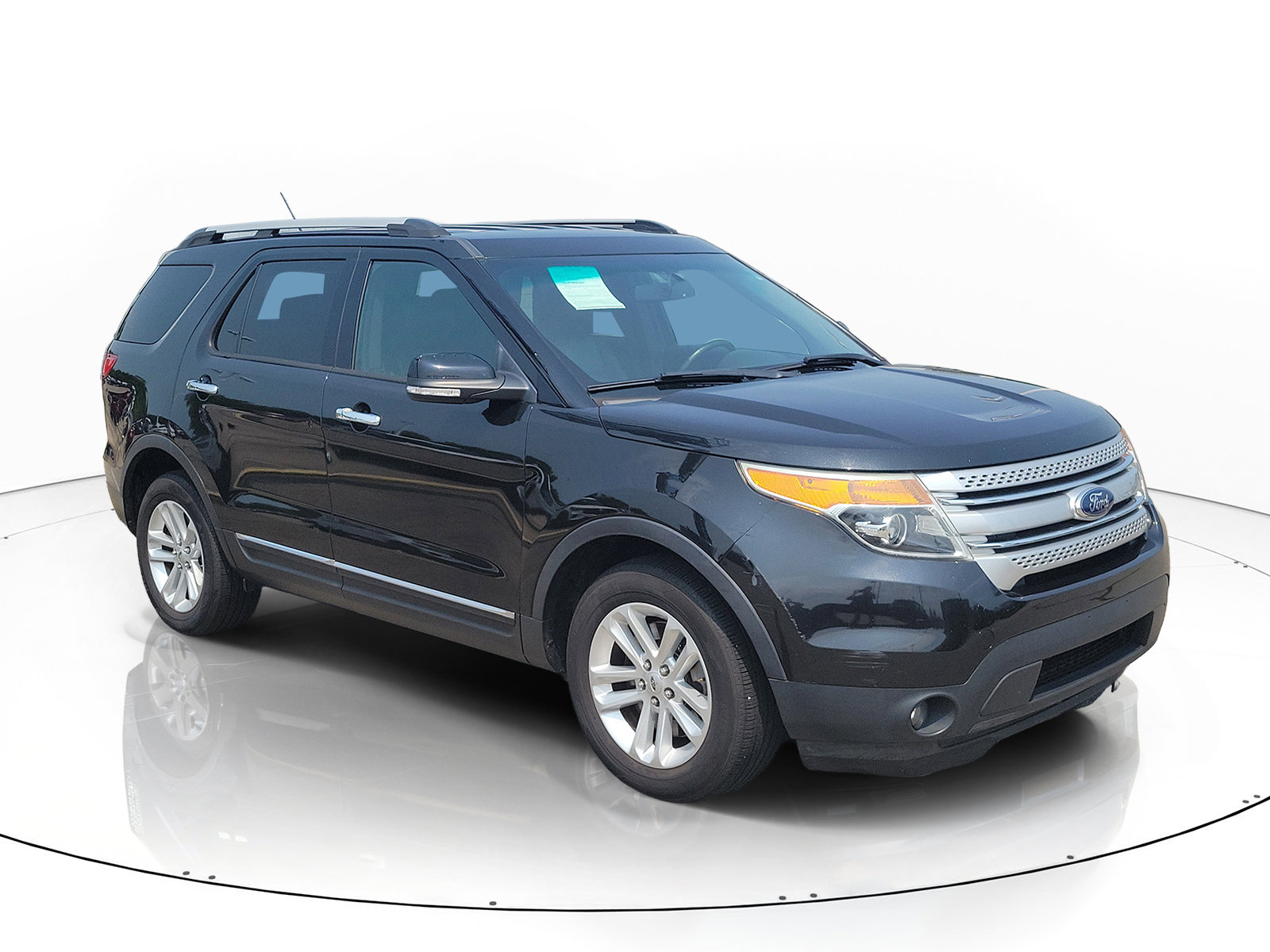 Used 2014 Ford Explorer XLT w/ Equipment Group 202A FWD image 2