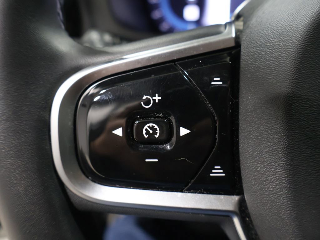 Used 2025 Volvo V60 B5 Cross Country Plus image 31