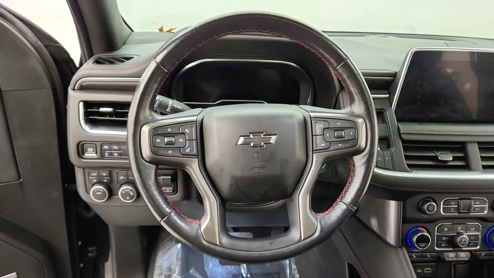 Used 2022 Chevrolet Suburban RST w/ Sport Performance Package image 36