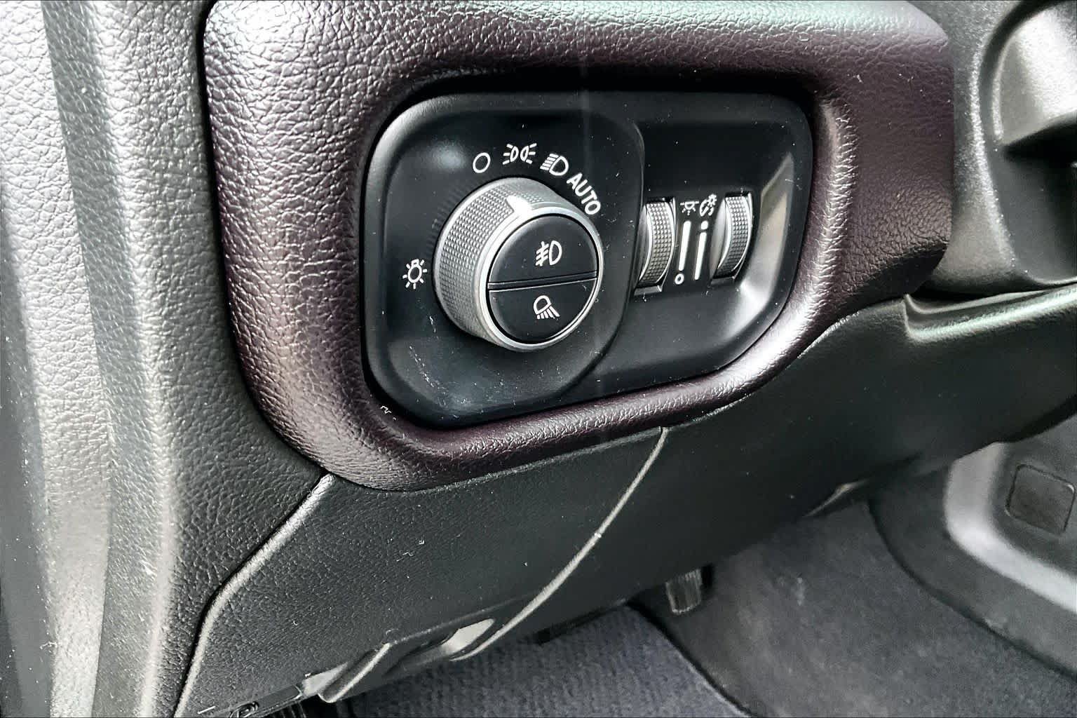 Used 2022 RAM 2500 Laramie AWD/4WD image 32