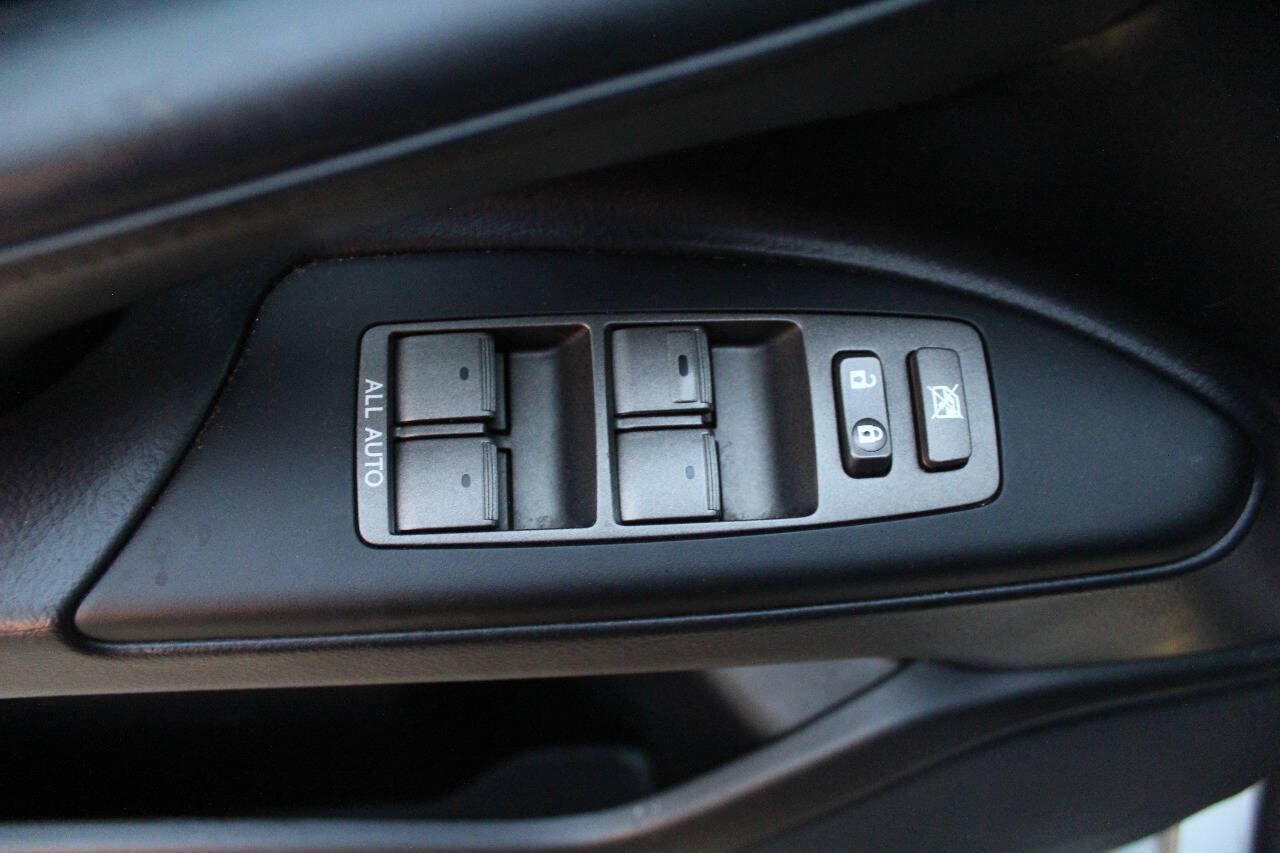 Used 2011 Lexus LX 570 4WD w/ Luxury Pkg image 22