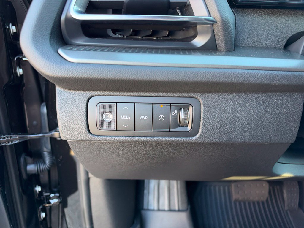 New 2027 Chevrolet Traverse LT w/ Midnight/Sport Edition AWD/4WD image 16